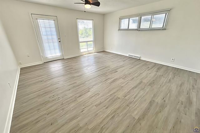 7132 SW Lario LN, Topeka, KS 66619
