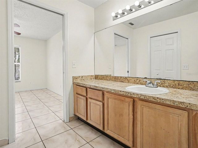 9910 N DEAN OAKS COURT, Orlando, FL 32825
