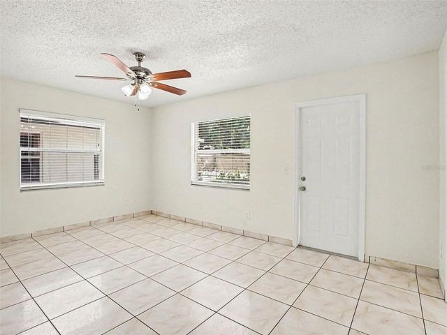9910 N DEAN OAKS COURT, Orlando, FL 32825
