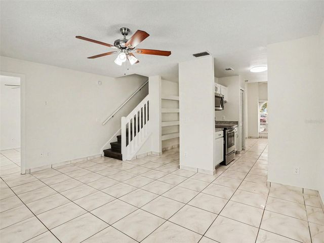 9910 N DEAN OAKS COURT, Orlando, FL 32825
