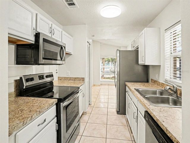9910 N DEAN OAKS COURT, Orlando, FL 32825