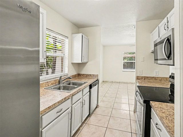 9910 N DEAN OAKS COURT, Orlando, FL 32825