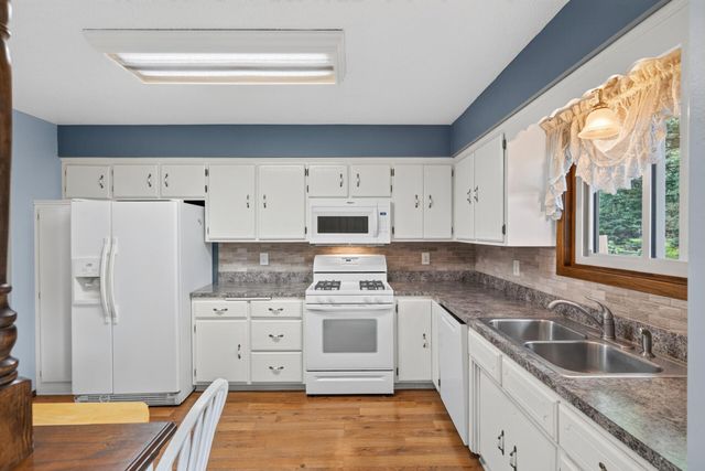 882 90th Avenue NW, Coon Rapids, MN 55433