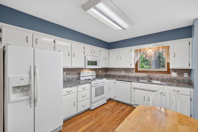 882 90th Avenue NW, Coon Rapids, MN 55433