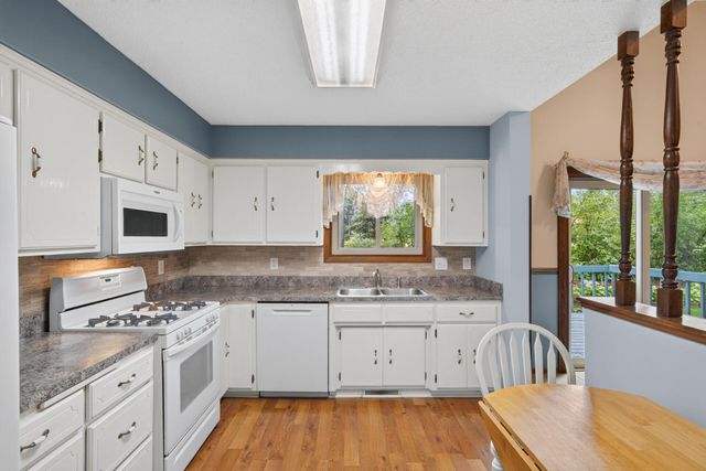 882 90th Avenue NW, Coon Rapids, MN 55433