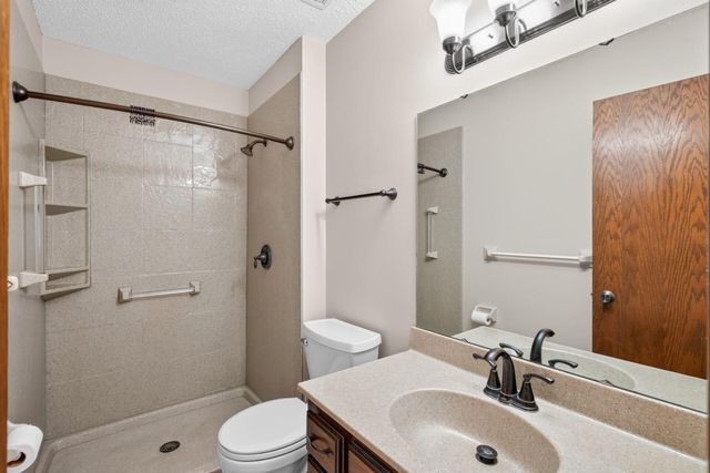 882 90th Avenue NW, Coon Rapids, MN 55433