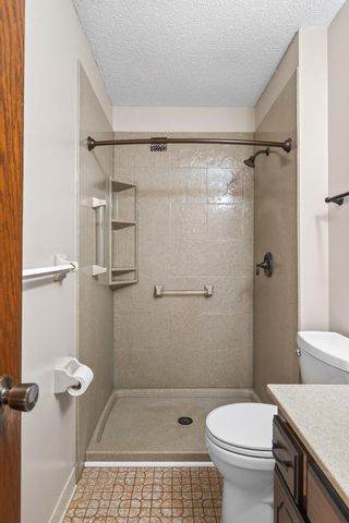 882 90th Avenue NW, Coon Rapids, MN 55433