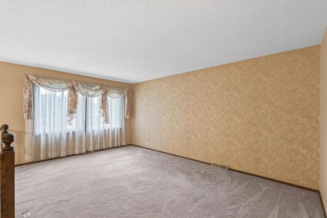882 90th Avenue NW, Coon Rapids, MN 55433