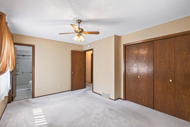 882 90th Avenue NW, Coon Rapids, MN 55433