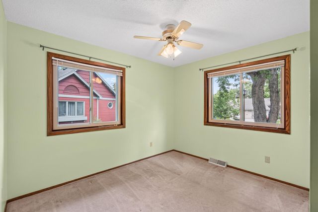 882 90th Avenue NW, Coon Rapids, MN 55433