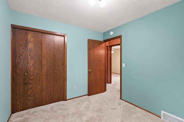 882 90th Avenue NW, Coon Rapids, MN 55433