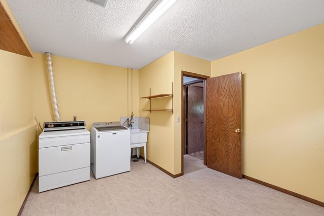 882 90th Avenue NW, Coon Rapids, MN 55433