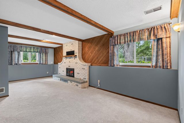 882 90th Avenue NW, Coon Rapids, MN 55433