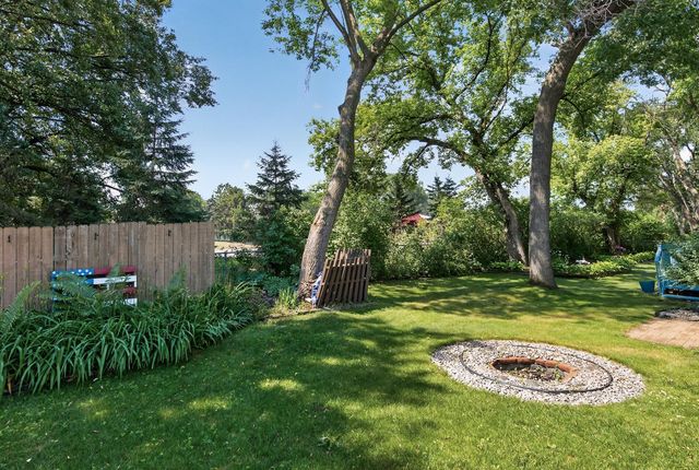 882 90th Avenue NW, Coon Rapids, MN 55433