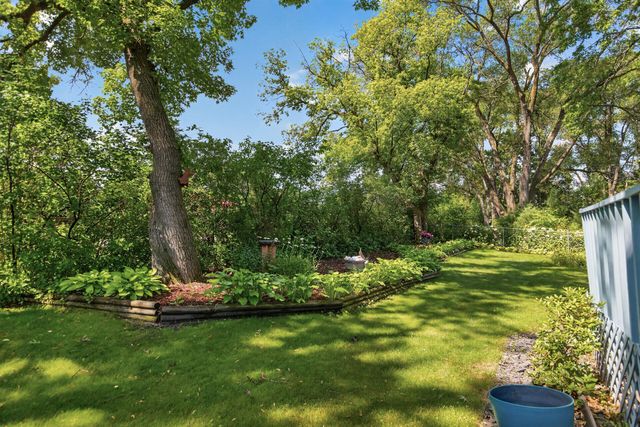 882 90th Avenue NW, Coon Rapids, MN 55433
