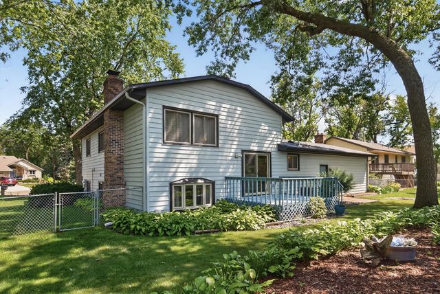 882 90th Avenue NW, Coon Rapids, MN 55433
