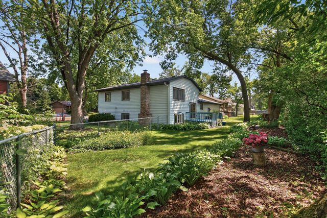 882 90th Avenue NW, Coon Rapids, MN 55433