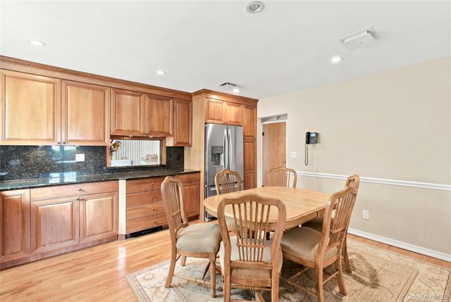 6 Navy Drive, Smithtown, NY 11787