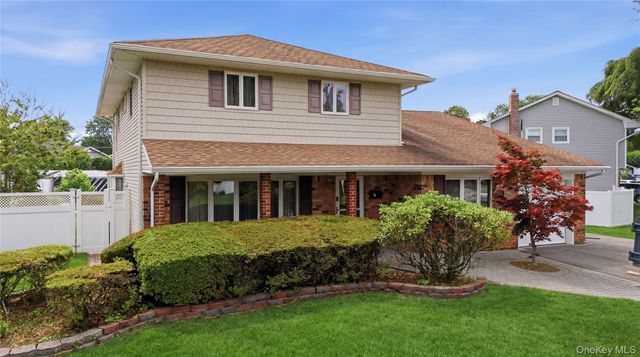 6 Navy Drive, Smithtown, NY 11787
