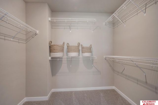 16913 Newport Avenue, Omaha, NE 68116