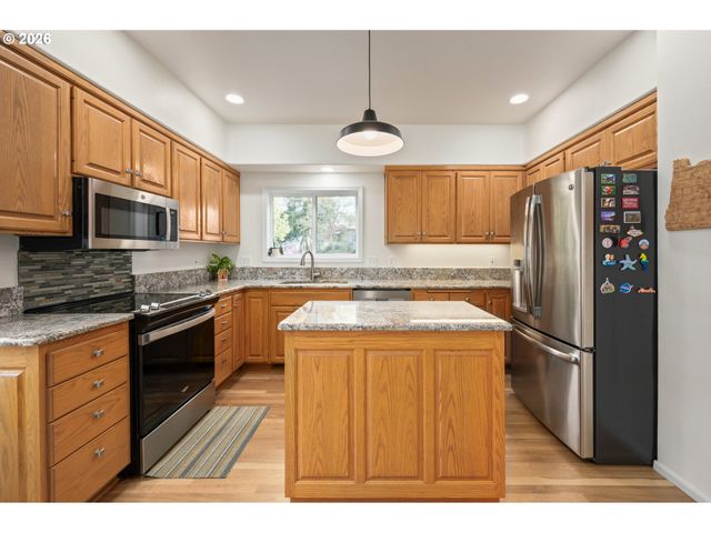 2436 GREINER St, Eugene, OR 97405