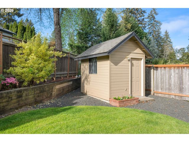 2436 GREINER St, Eugene, OR 97405