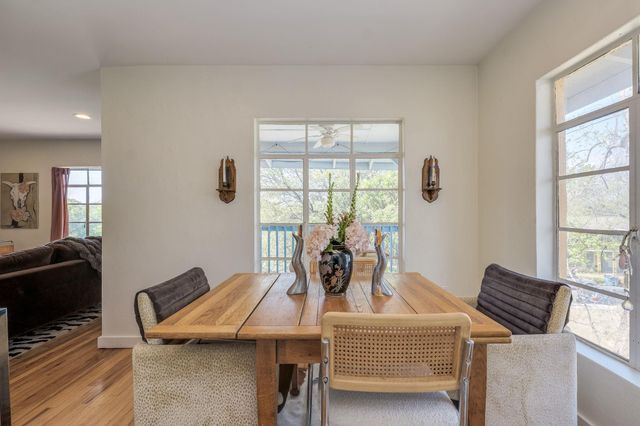 1402 Ashwood RD, Austin, TX 78722