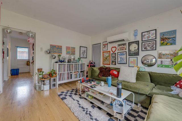 1402 Ashwood RD, Austin, TX 78722