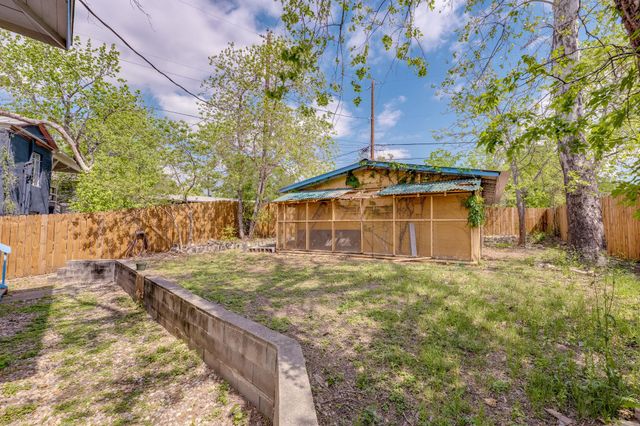 1402 Ashwood RD, Austin, TX 78722