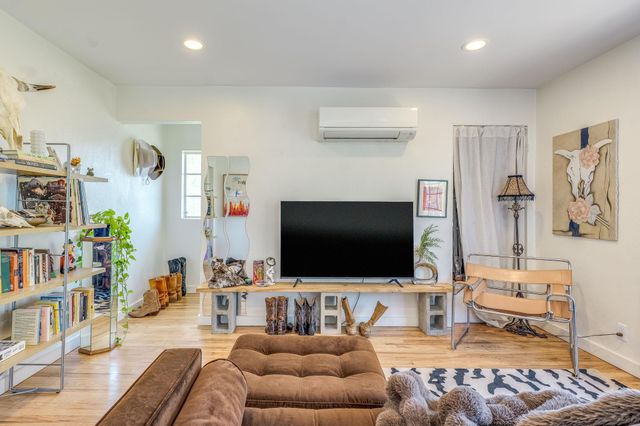 1402 Ashwood RD, Austin, TX 78722