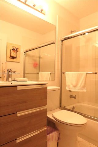 10923 NW 70th St 10923, Doral, FL 33178