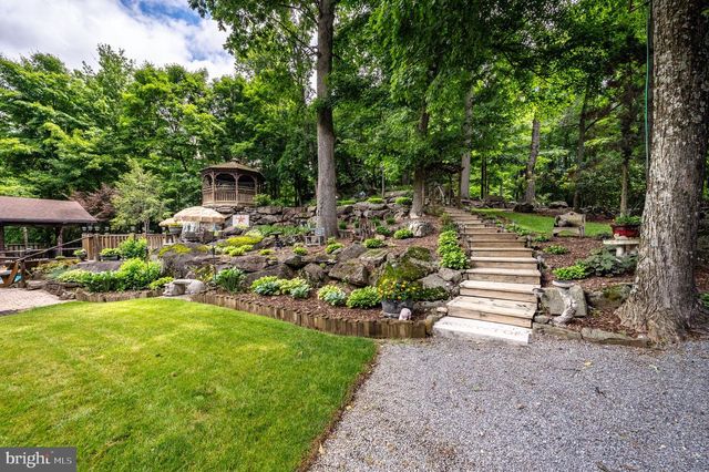 2101 OLD LANCASTER PI, Reinholds, PA 17569