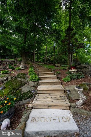 2101 OLD LANCASTER PI, Reinholds, PA 17569