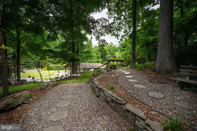 2101 OLD LANCASTER PI, Reinholds, PA 17569