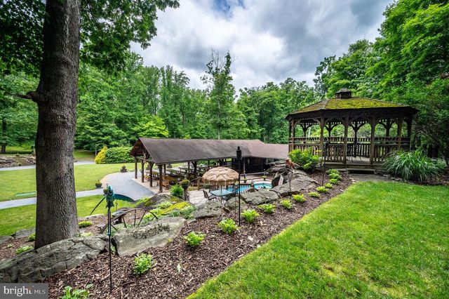 2101 OLD LANCASTER PI, Reinholds, PA 17569