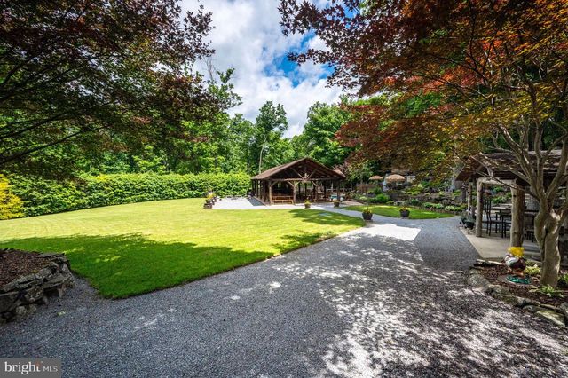 2101 OLD LANCASTER PI, Reinholds, PA 17569