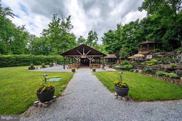 2101 OLD LANCASTER PI, Reinholds, PA 17569