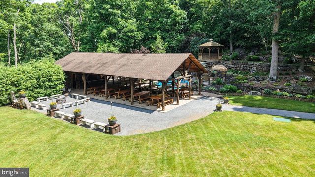 2101 OLD LANCASTER PI, Reinholds, PA 17569