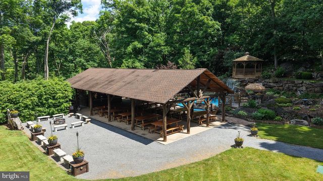 2101 OLD LANCASTER PI, Reinholds, PA 17569