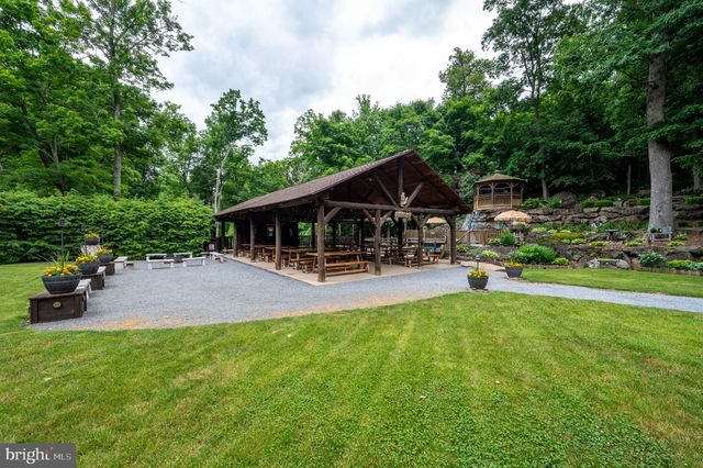 2101 OLD LANCASTER PI, Reinholds, PA 17569