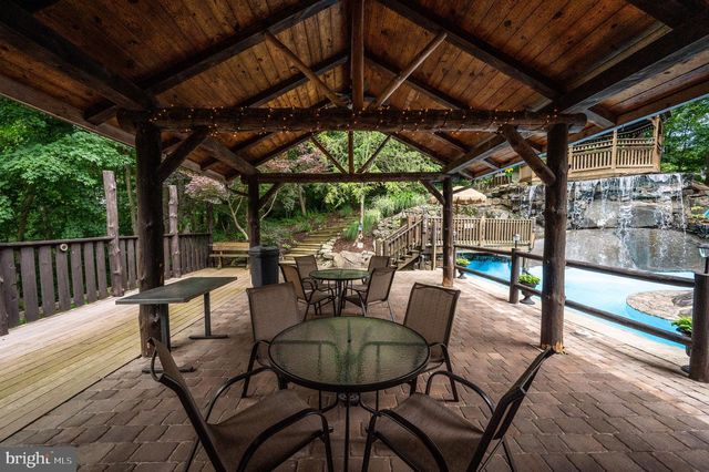 2101 OLD LANCASTER PI, Reinholds, PA 17569