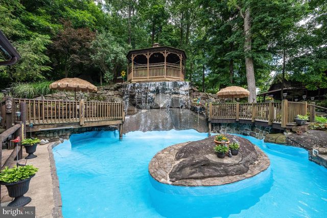 2101 OLD LANCASTER PI, Reinholds, PA 17569