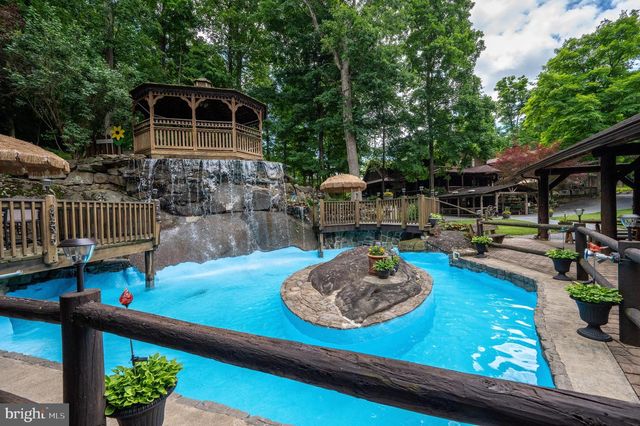 2101 OLD LANCASTER PI, Reinholds, PA 17569