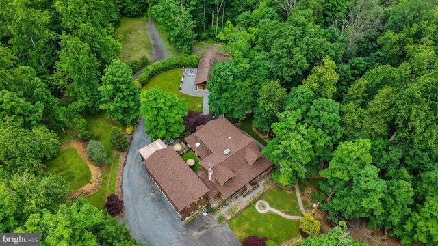 2101 OLD LANCASTER PI, Reinholds, PA 17569