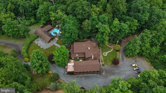 2101 OLD LANCASTER PI, Reinholds, PA 17569