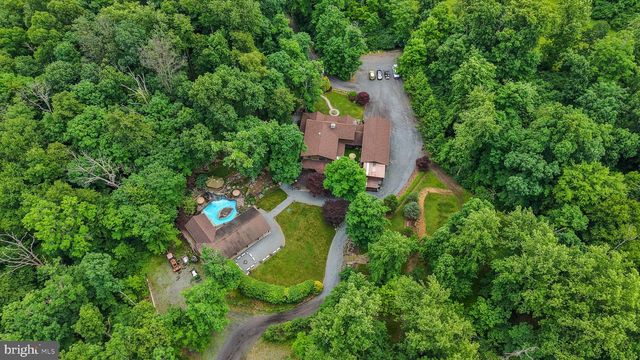 2101 OLD LANCASTER PI, Reinholds, PA 17569