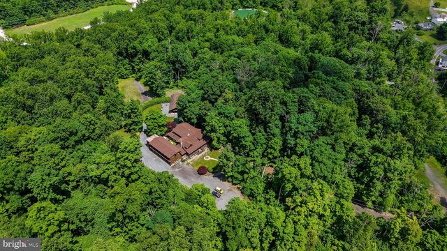 2101 OLD LANCASTER PI, Reinholds, PA 17569