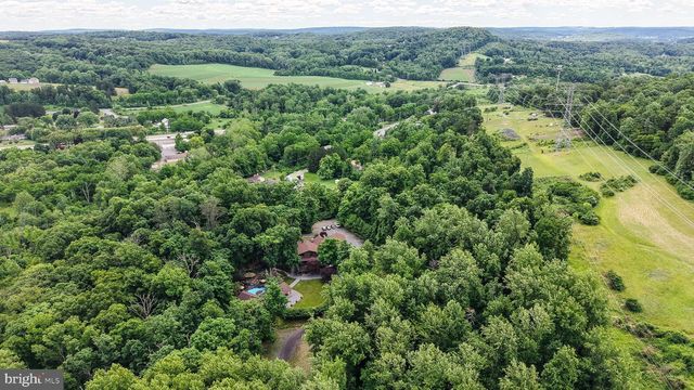 2101 OLD LANCASTER PI, Reinholds, PA 17569