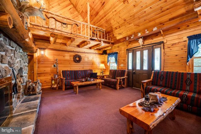 2101 OLD LANCASTER PI, Reinholds, PA 17569