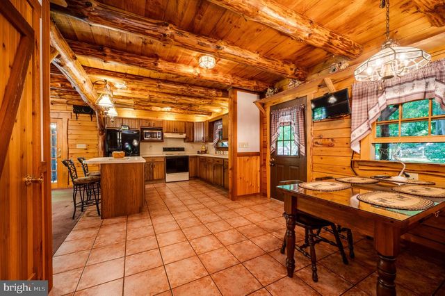 2101 OLD LANCASTER PI, Reinholds, PA 17569